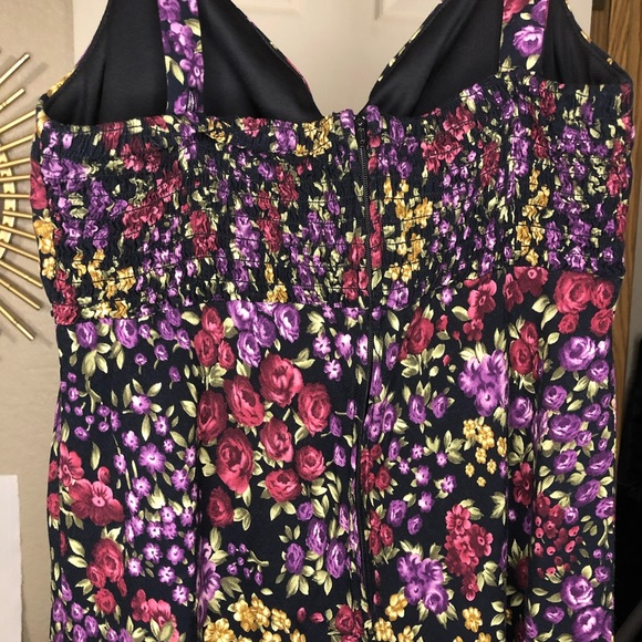 Multi Color Floral Sundress w/Bias cut and slight ruffle at hem, approx. Size Lg - Picture 5 of 8